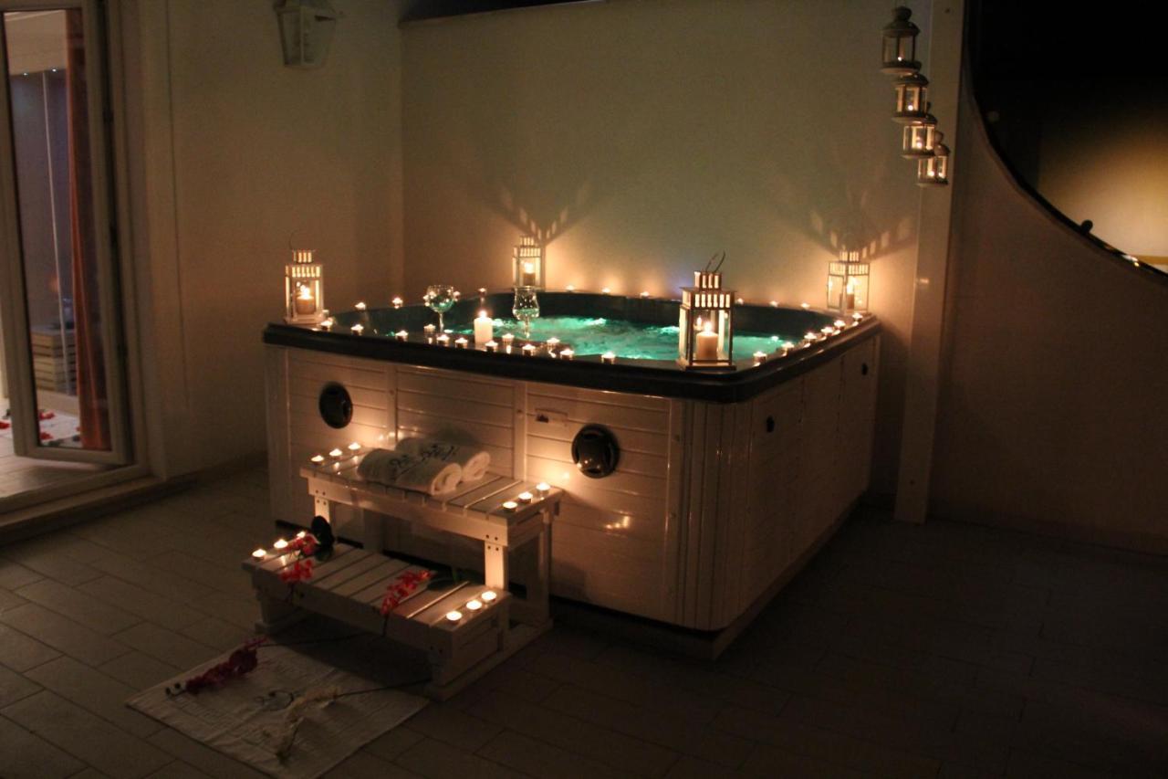 Deluxe Suite mit Whirlpool-Badewanne